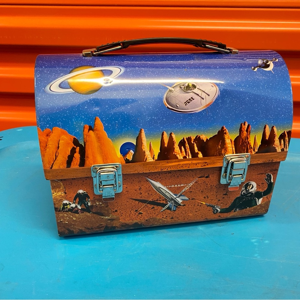 Accoutrements Retro Sci-fi Metal Dome Lunchbox Mars Outer Space
